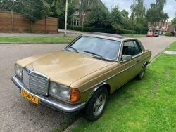 Beige Gebruikt 1980 Mercedes 230 | € 5.999