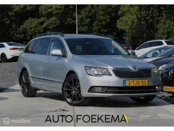Grijs Gebruikt 2014 Skoda Superb Ambition Stationwagen | € 13.999