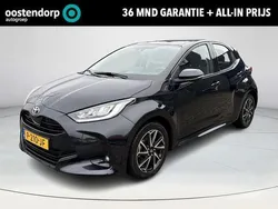 Zwart Gebruikt 2022 Toyota Yaris Hatchback | € 22.950 (Eerlijke prijs)