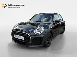 Zwart Gebruikt 2021 Mini ONE Essential Hatchback | € 18.945 (Iets duurder)