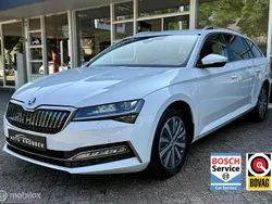 Wit, metallic lak Gebruikt 2021 Skoda Superb Style Stationwagen | € 22.800 (Super prijs)