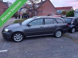Grijs (metallic) Gebruikt 2006 Toyota Avensis Stationwagen | € 3.250 (Eerlijke prijs)