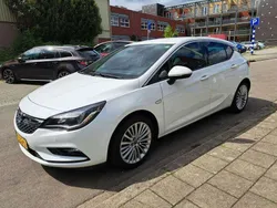 Wit Gebruikt 2016 Opel Astra Innovation Hatchback | € 13.000 (Eerlijke prijs)