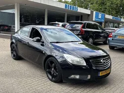 Zwart Gebruikt 2011 Opel Insignia Sport Sedan | € 7.350 (Eerlijke prijs)