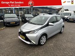 Grijs (metallic) Gebruikt 2018 Toyota Aygo X-play Hatchback | € 9.450 (Eerlijke prijs)