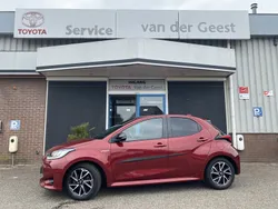 Rood Gebruikt 2020 Toyota Yaris Hybrid Executive Hatchback | € 21.945 (Eerlijke prijs)
