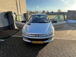 Grijs Gebruikt 2005 Peugeot 206 Griffe Hatchback | € 1.100 (Goede deal)
