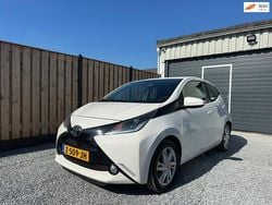 Wit Gebruikt 2014 Toyota Aygo Hatchback | € 6.250 (Eerlijke prijs)