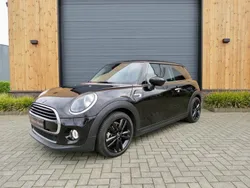 Zwart, metallic lak Gebruikt 2020 Mini Cooper Hatchback | € 18.950 (Eerlijke prijs)