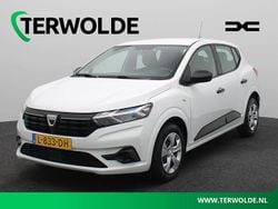 Wit Gebruikt 2021 Dacia Sandero Essentiel Hatchback | € 10.945 (Super prijs)