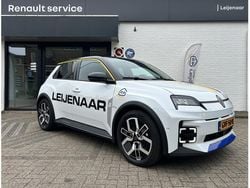 Wit Gebruikt 2024 Renault R5 Komfort Hatchback | € 32.225 (Eerlijke prijs)