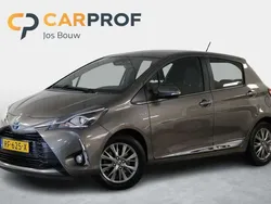 Grijs, metallic lak Gebruikt 2017 Toyota Yaris Hybrid Executive Hatchback | € 14.285 (Goede deal)