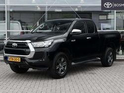 Zwart Gebruikt 2023 Toyota HiLux Premium Pickup | € 35.250 (Goede deal)