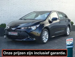 Zwart Gebruikt 2024 Toyota Corolla Active Hatchback | € 28.800 (Eerlijke prijs)