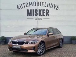 Bruin, metallic lak Gebruikt 2020 BMW 318 Executive Stationwagen | € 31.950 (Iets duurder)
