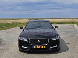 Zwart Gebruikt 2016 Jaguar XF R-Sport Sedan | € 10.750 (Eerlijke prijs)