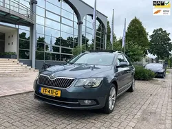 Grijs, metallic lak Gebruikt 2014 Skoda Superb Elegance Stationwagen | € 7.900