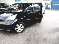 Zwart Gebruikt 2011 Toyota Aygo Hatchback | € 3.899 (Eerlijke prijs)