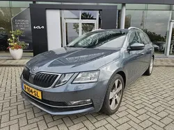 Grijs, metallic lak Gebruikt 2018 Skoda Octavia Business Line Stationwagen | € 19.945