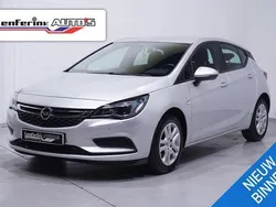 Grijs Gebruikt 2017 Opel Astra Edition Hatchback | € 11.850 (Eerlijke prijs)