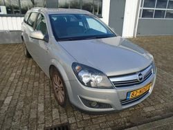 Beige (metallic) Gebruikt 2010 Opel Astra Cosmo Hatchback | € 2.950 (Goede deal)