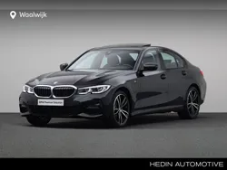Zwart Gebruikt 2022 BMW 320e Comfort Edition Sedan | € 34.880 (Goede deal)
