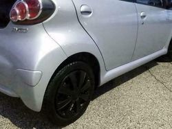 Zwart Gebruikt 2010 Toyota Aygo Hatchback | € 3.999 (Eerlijke prijs)