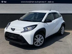Wit Gebruikt 2024 Toyota Aygo Play Hatchback | € 19.900 (Goede deal)