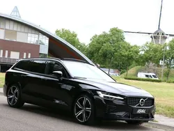 Zwart, metallic lak Gebruikt 2022 Volvo V60 R-Design Stationwagen | € 43.900 (Duur)