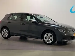 Grijs Gebruikt 2021 VW Golf VIII Life Hatchback | € 21.450 (Eerlijke prijs)