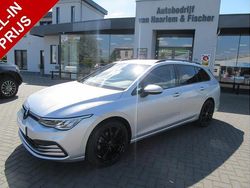 Zilver Gebruikt 2022 VW Golf VIII Life Stationwagen | € 24.990 (Eerlijke prijs)