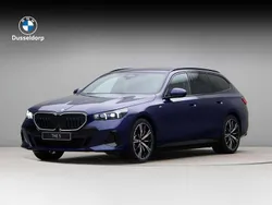 Blauw Nieuw 2025 BMW 530e Comfort Edition Stationwagen | € 91.267 (Eerlijke prijs)