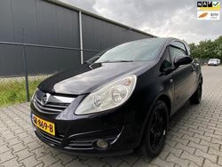 Zwart, metallic lak Gebruikt 2007 Opel Corsa Essentia Hatchback | € 2.399 (Eerlijke prijs)