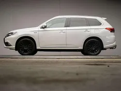 Wit Gebruikt 2020 Mitsubishi Outlander P-HEV Instyle SUV | € 19.945 (Eerlijke prijs)