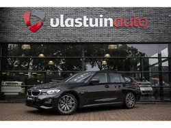 Zwart Gebruikt 2022 BMW 330 Executive Stationwagen | € 31.950 (Super prijs)
