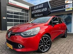 Rood Gebruikt 2013 Renault Clio IV Expression Hatchback | € 5.650 (Eerlijke prijs)
