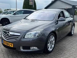 Grijs, metallic lak Gebruikt 2009 Opel Insignia Cosmo Sedan | € 8.450 (Eerlijke prijs)