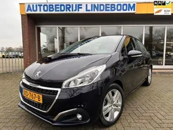 Blauw, metallic lak Gebruikt 2018 Peugeot 208 Signature Sky Hatchback | € 11.950 (Iets duurder)