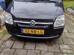 Zwart Gebruikt 2003 Opel Agila Color Edition Hatchback | € 450