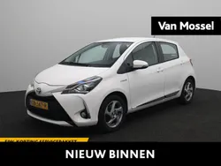 Wit Gebruikt 2017 Toyota Yaris Hybrid Design Hatchback | € 15.395 (Eerlijke prijs)