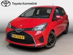 Rood Gebruikt 2016 Toyota Yaris Trend Hatchback | € 7.950