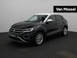 Zwart Gebruikt 2024 VW T-Roc Active SUV | € 33.900 (Eerlijke prijs)