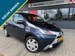 Blauw Gebruikt 2015 Toyota Aygo X-play Hatchback | € 8.950 (Eerlijke prijs)