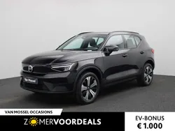 Zwart Gebruikt 2023 Volvo XC40 Core SUV | € 32.940 (Eerlijke prijs)