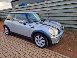 Grijs, metallic lak Gebruikt 2006 Mini ONE Pepper Hatchback | € 2.999 (Eerlijke prijs)