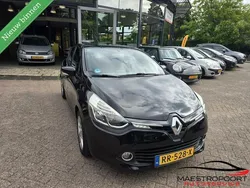 Zwart Gebruikt 2012 Renault Clio IV Dynamique Hatchback | € 4.600 (Eerlijke prijs)