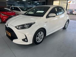 Wit Gebruikt 2021 Toyota Yaris Comfort Hatchback | € 17.950 (Goede deal)