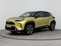 Brass gold metallic / zwart dak (goud metallic) Gebruikt 2022 Toyota Yaris Edition SUV | € 27.445