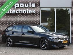 Zwart Gebruikt 2024 BMW 330 M Sport Stationwagen | € 46.900 (Eerlijke prijs)