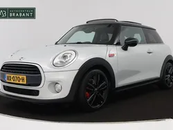 Wit Gebruikt 2017 Mini Cooper Business Hatchback | € 14.445 (Eerlijke prijs)